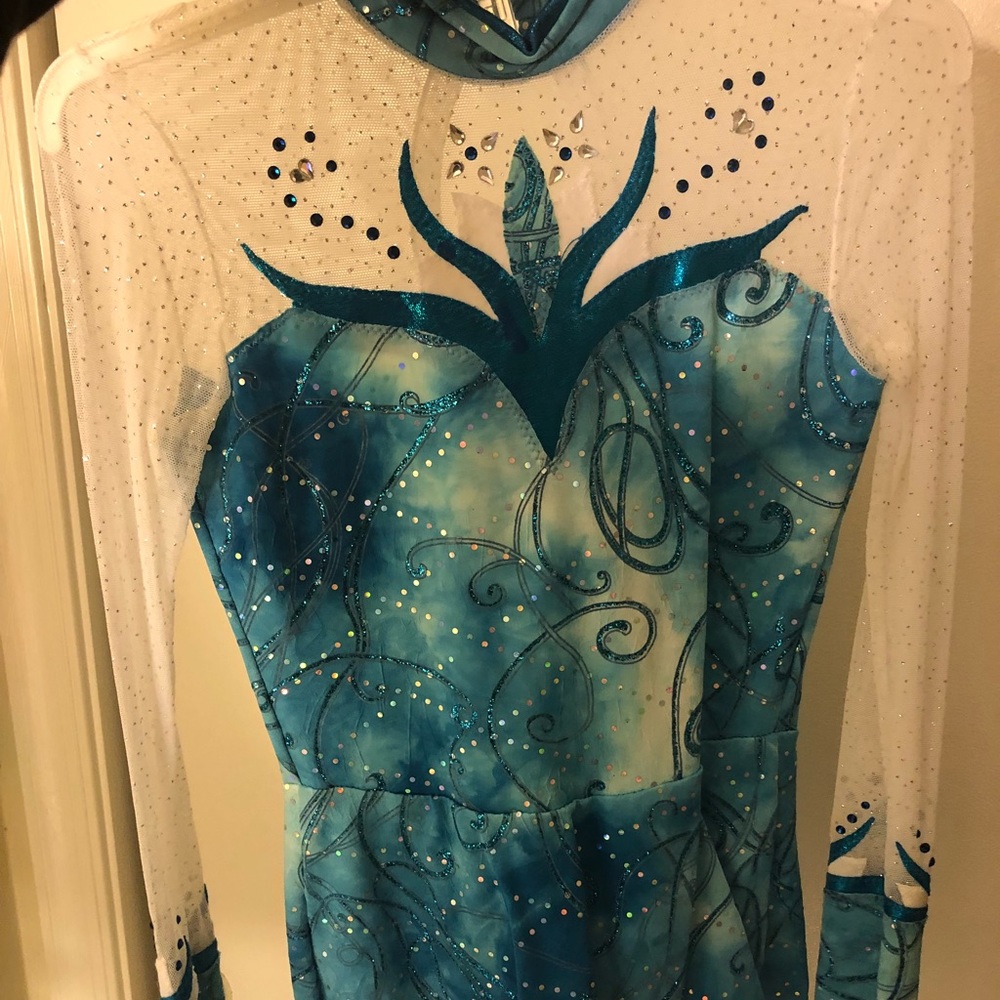 Gymnastics leotard for young girls